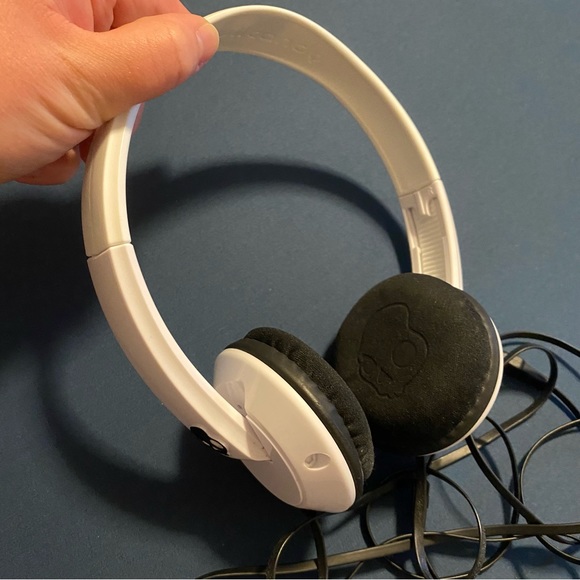 SkullCandy ☠️ Adjustable over the ear headphones - Picture 2 of 6